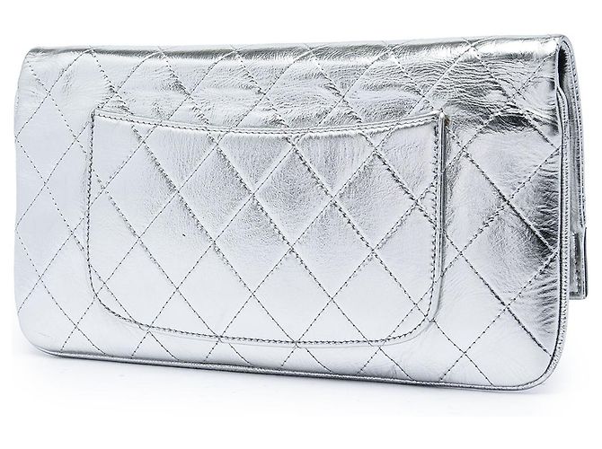 Chanel Silver Quilted Metallic Calfskin 31 Clutch Plata - vista 2