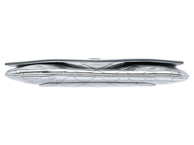 Chanel Silver Quilted Metallic Calfskin 31 Clutch Plata - vista 3