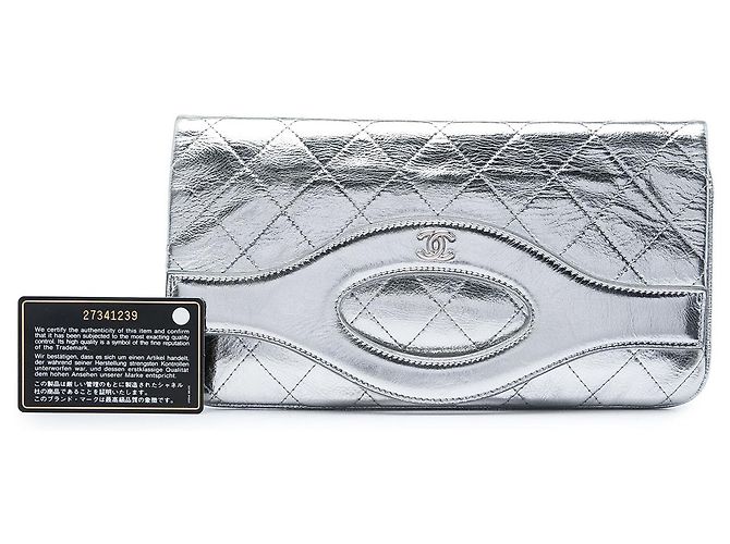 Chanel Silver Quilted Metallic Calfskin 31 Clutch Plata - vista 6