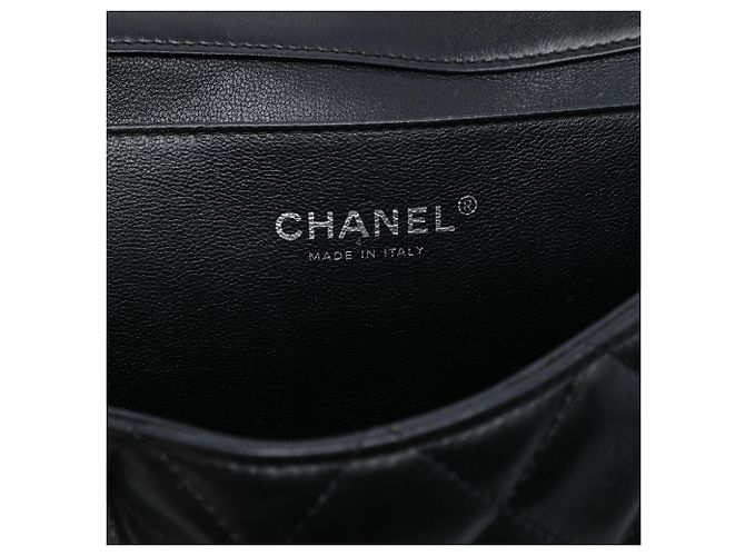 Clutch de aba Chanel Black CC em pele de cordeiro acolchoada com corrente Preto - vista 5