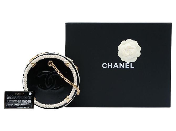 Borsa rotonda En Vogue Chanel in pelle di vitello stropicciata nera Nero - vista 6