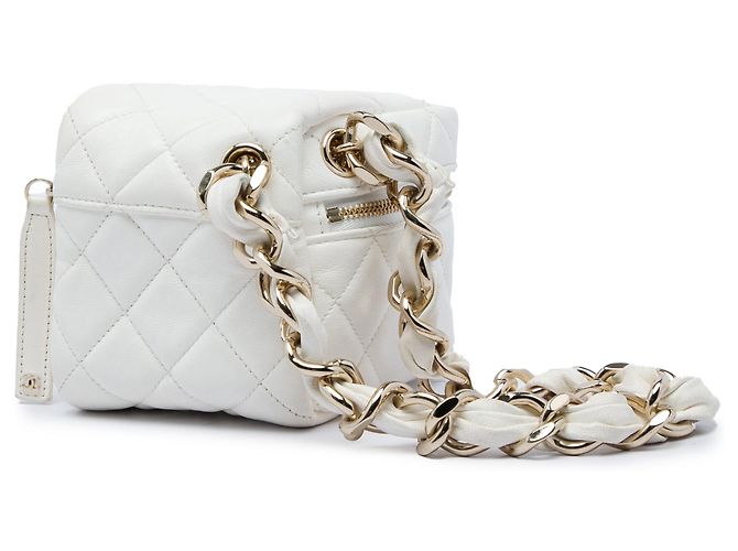 Vanity Clutch Cube in lambskin matelassé bianca con catena Chanel CC Bianco Crudo - vista 2