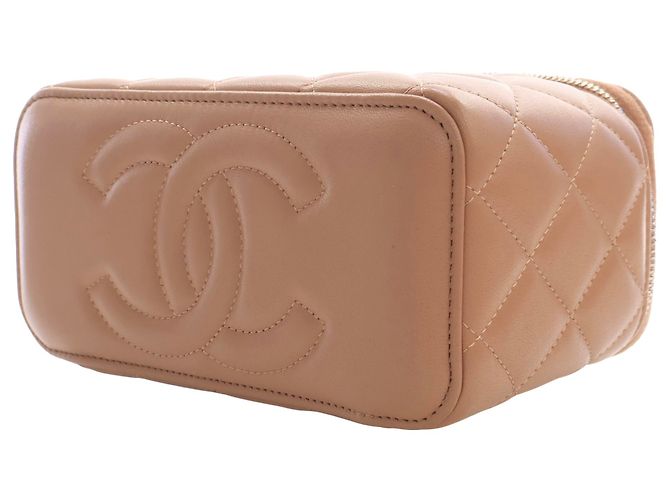Chanel Beige Small CC Quilted Lambskin Top Handle Vanity Case with Chain - vista 11