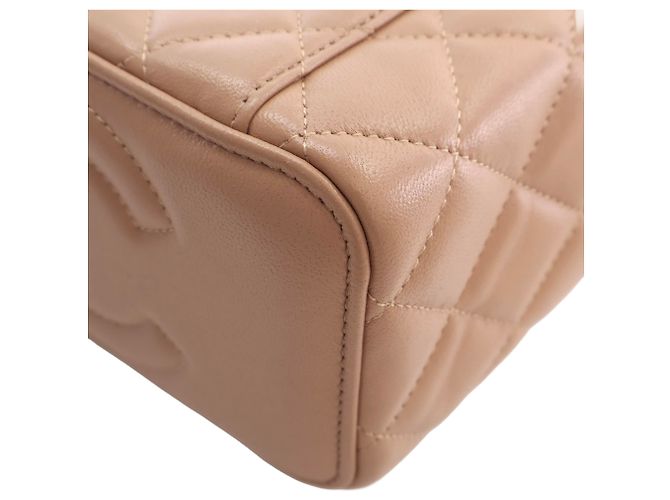 Chanel Beige Small CC Quilted Lambskin Top Handle Vanity Case with Chain - vista 6
