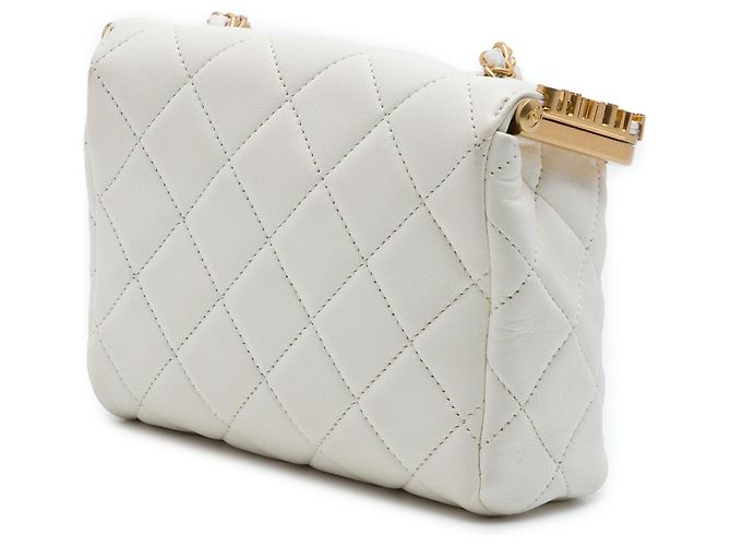 Bolsa Vanity Chanel Mini em pele de cordeiro acolchoada branca Paris Monaco com fecho kiss lock Branco - vista 2