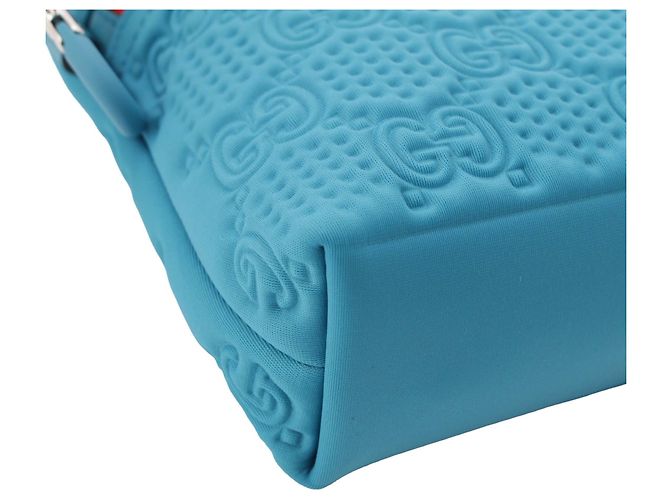 Pouch Scuba in neoprene blu con logo GG in rilievo Gucci - vista 10