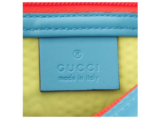 Pouch Scuba in neoprene blu con logo GG in rilievo Gucci - vista 5