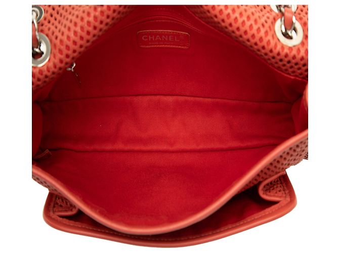 Chanel Red Medium Perforated Calfskin Up In The Air Flap Rosso - vista 4
