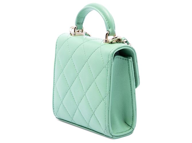 Portamonete a patta con manico Chanel Green CC in pelle d'agnello matelassé con catena - vista 2