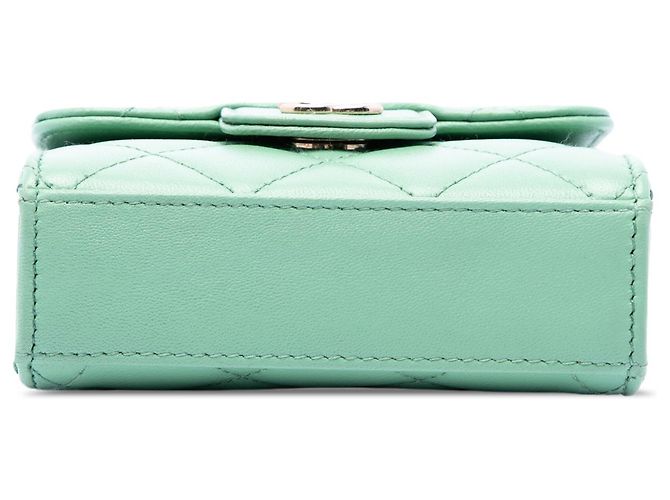 Portamonete a patta con manico Chanel Green CC in pelle d'agnello matelassé con catena - vista 3