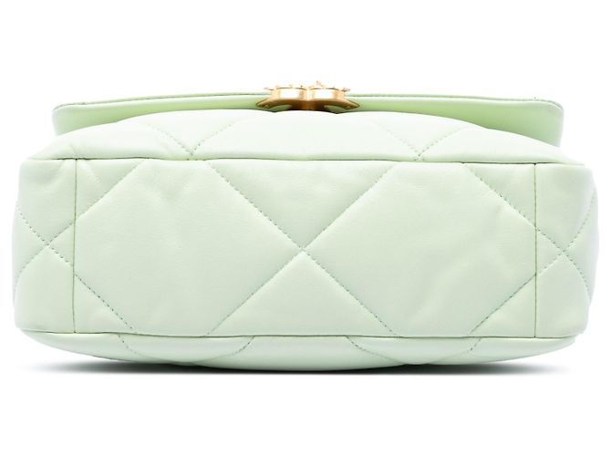 Chanel 19 Flap Medium in nappa verde Verde chiaro - vista 3