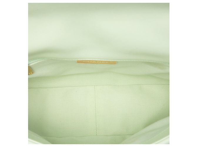 Chanel 19 Flap Medium in nappa verde Verde chiaro - vista 4
