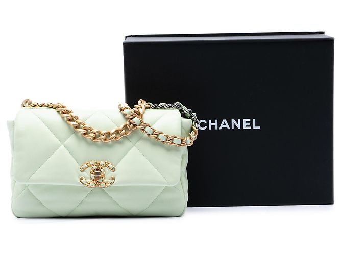 Chanel 19 Flap Medium in nappa verde Verde chiaro - vista 7