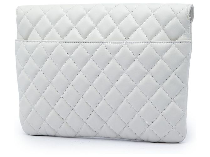 Clutch Chanel in vitello matelassé bianco con logo a catena - vista 2