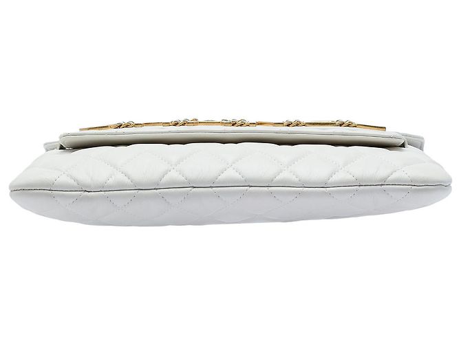 Clutch Chanel in vitello matelassé bianco con logo a catena - vista 3