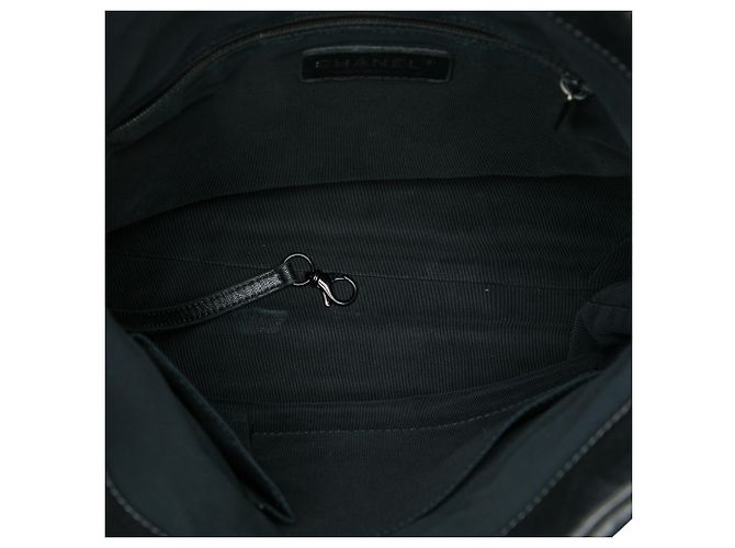 Chanel Black Medium Quilted Calfskin Chain Me Hobo Nero - vista 4
