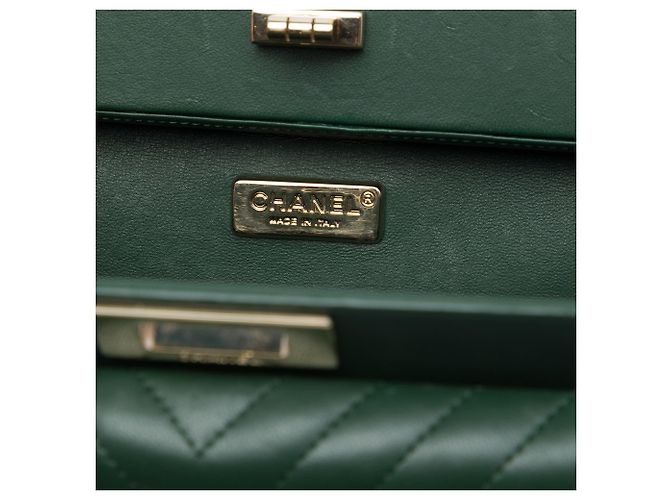 Chanel Green Chevron Lambskin Reissue 2.55 Box Crossbody Verde - vista 5