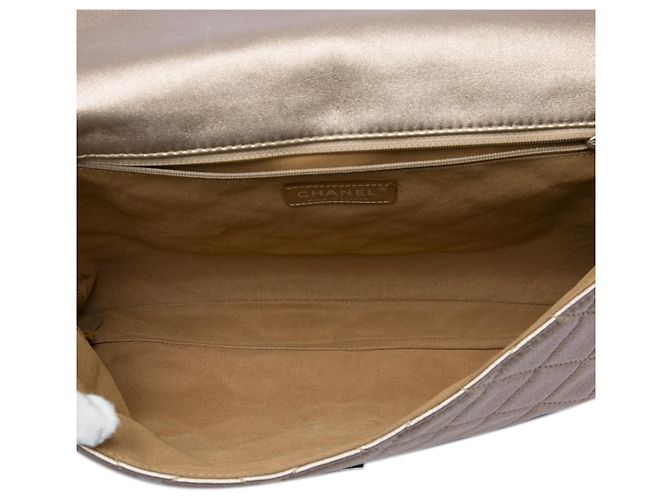 Chanel Gold Large Quilted Iridescent Calfskin Reissue 2.55 Roll Clutch D'oro - vista 4