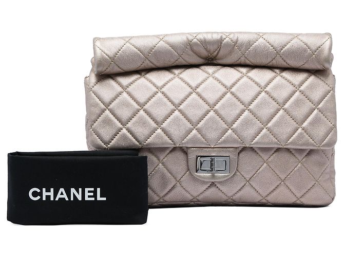 Chanel Gold Large Quilted Iridescent Calfskin Reissue 2.55 Roll Clutch D'oro - vista 7