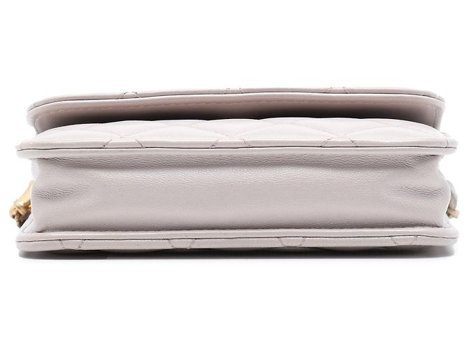 Clutch Chanel Mini Pearl Crush in pelle d'agnello matelassé marrone con catena Beige - vista 3