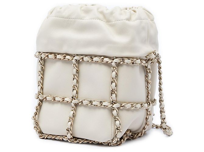Borsa a secchiello Chanel Mini in pelle di agnello bianca con catena CC e coulisse Bianco Crudo - vista 2