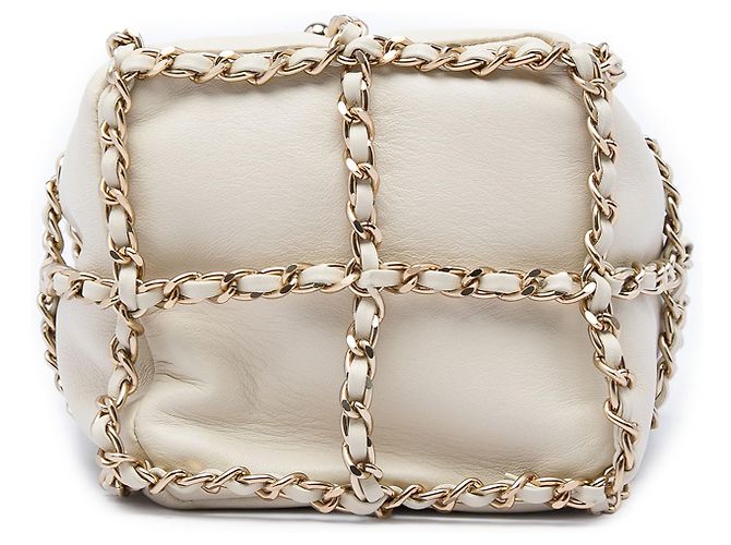 Borsa a secchiello Chanel Mini in pelle di agnello bianca con catena CC e coulisse Bianco Crudo - vista 3