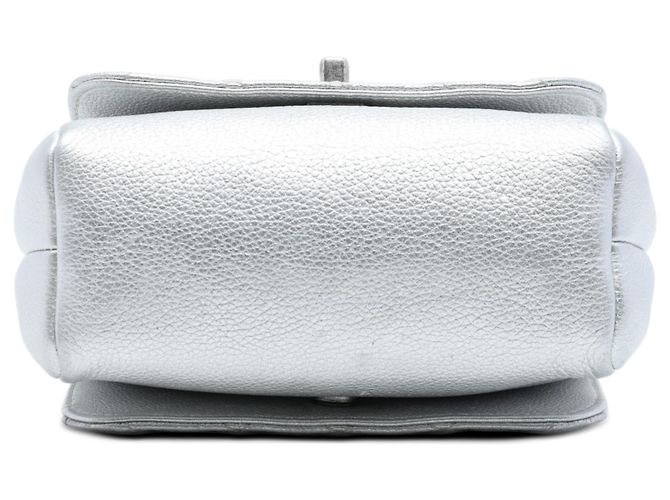 Coco Handle Chanel Silver Metallic Grained Calfskin Pilot Essentials Double Sided Flap Prata - vista 3