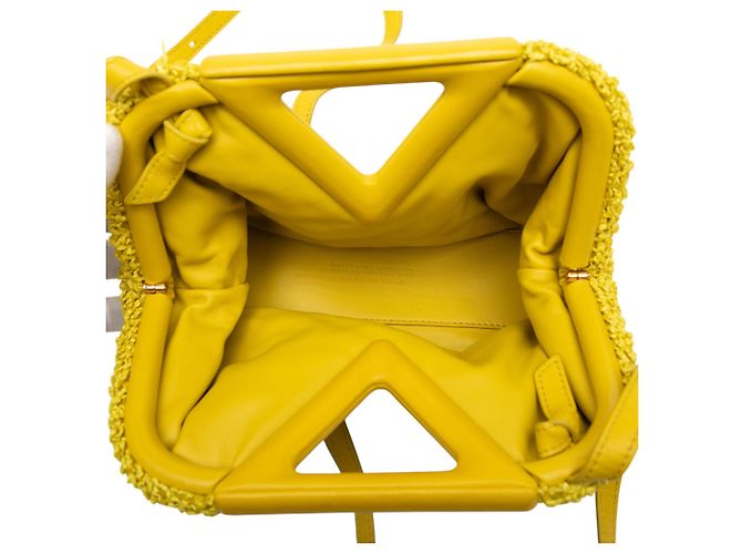 Bottega Veneta Borsa Satchel The Point Triangle Small in Raphia Bouclé Gialla Giallo - vista 4