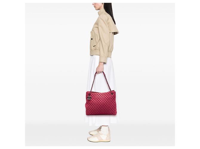 Chanel Red Large Quilted Iridescent Calfskin New Bubble Tote Rosso - vista 6