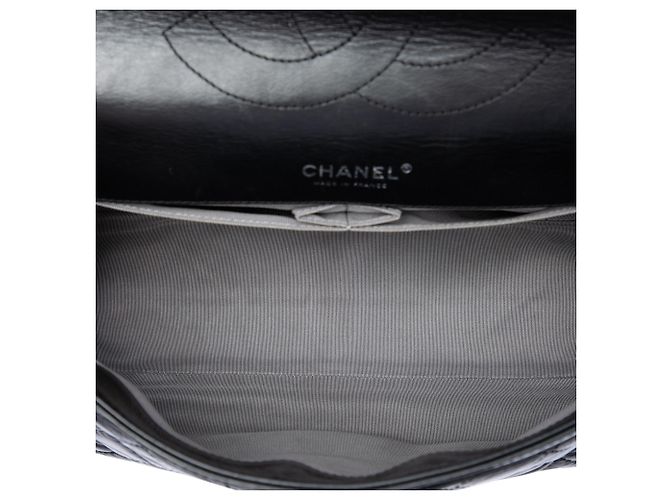 Chanel Reissue 2.55 Double Flap 227 in pelle di vitello invecchiata matelassé nera Nero - vista 4