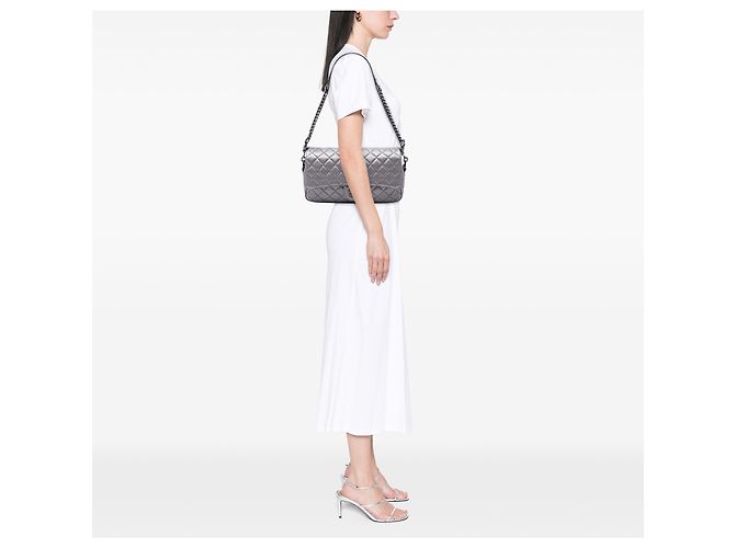 Chanel Silver Medium Quilted Metallic Grained Calfskin Casual Rock Flap Argento - vista 6