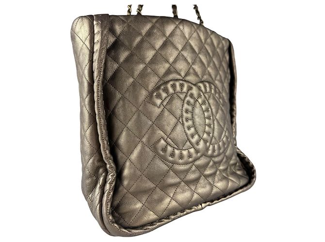 Timeless Borsa a tracolla Chanel in pelle oro e kaki D'oro Cachi Metallico - vista 10