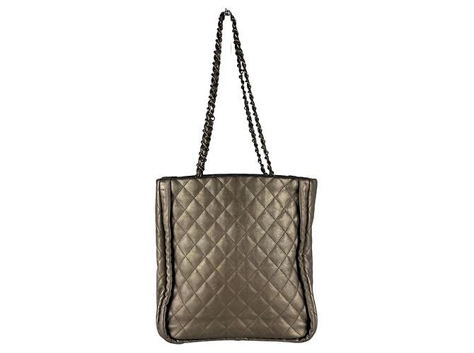 Timeless Borsa a tracolla Chanel in pelle oro e kaki D'oro Cachi Metallico - vista 3