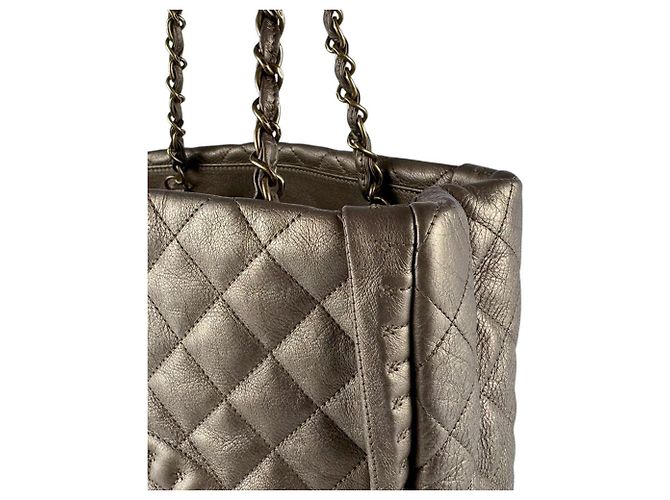 Timeless Borsa a tracolla Chanel in pelle oro e kaki D'oro Cachi Metallico - vista 5