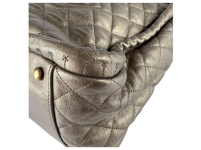 Timeless Borsa a tracolla Chanel in pelle oro e kaki D'oro Cachi Metallico - vista 7