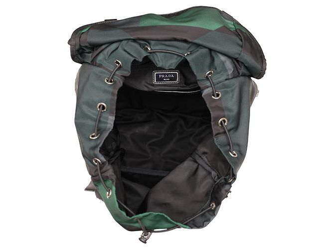 Zaino Prada in nylon e pelle nero e verde - vista 5