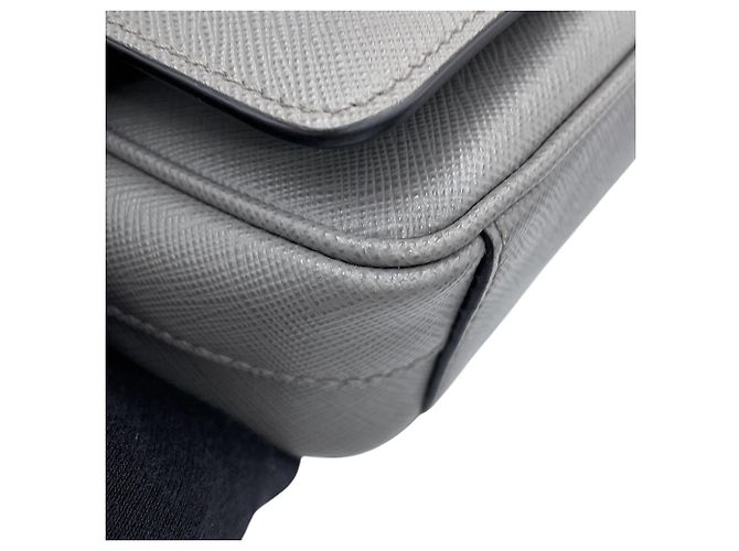 Borsa a tracolla Prada Triangle in pelle Saffiano Marrone Nero - vista 6