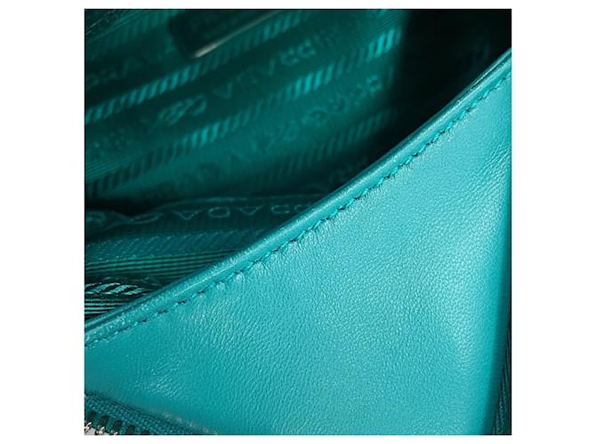 Bolsa de couro acolchoada com triângulo Prada Verde Turquesa - vista 13