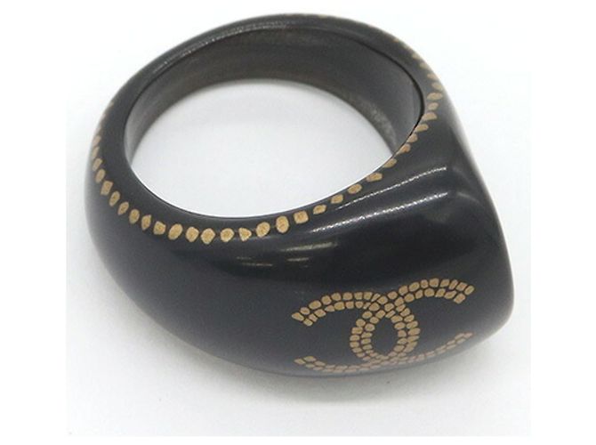 Anello in resina marrone scuro Chanel - vista 4