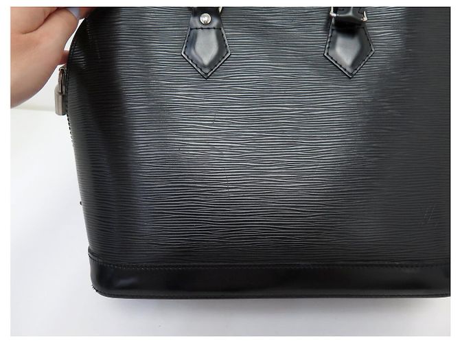 SAC A MAIN LOUIS VUITTON ALMA PM M40302 EN CUIR EPI NOIR LEATHER HAND BAG - vue 16