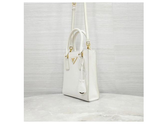 Prada Mini bolso tote bandolera en piel Saffiano blanca Blanco - vista 2
