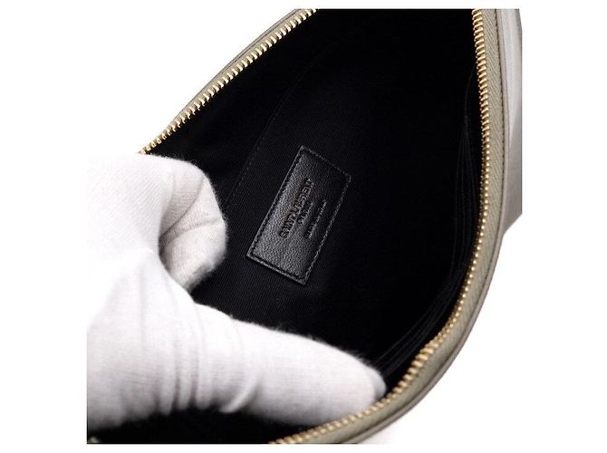 Saint Laurent Borsa Clutch in pelle kaki con tracolla per tablet - vista 7