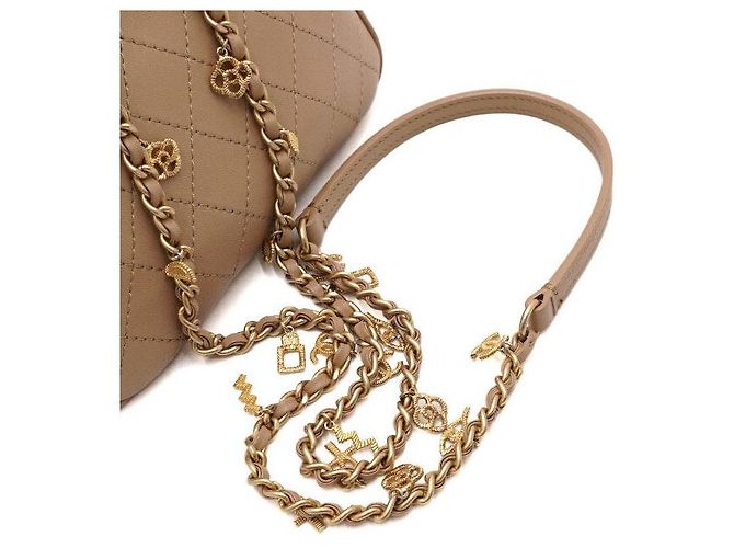 Chanel Bolsa de ombro em couro de bezerro acolchoado bege com cordão e corrente dourada Marrom - vista 10