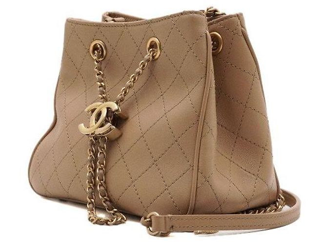 Chanel Bolsa de ombro em couro de bezerro acolchoado bege com cordão e corrente dourada Marrom - vista 2