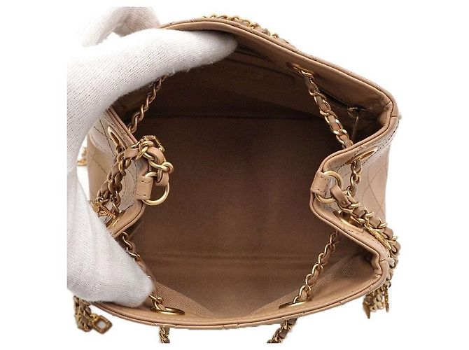 Chanel Bolsa de ombro em couro de bezerro acolchoado bege com cordão e corrente dourada Marrom - vista 5