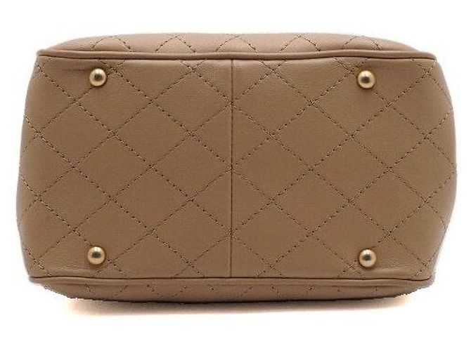 Chanel Bolsa de ombro em couro de bezerro acolchoado bege com cordão e corrente dourada Marrom - vista 6