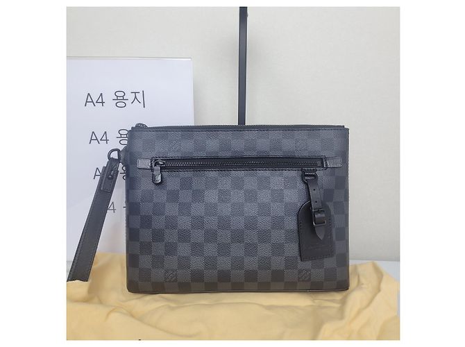 Clutch Louis Vuitton Takeoff Pouch Nero Grigio Marrone - vista 2