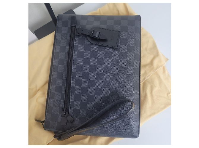 Clutch Louis Vuitton Takeoff Pouch Nero Grigio Marrone - vista 4