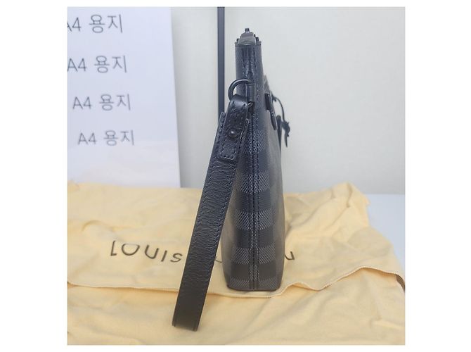 Clutch Louis Vuitton Takeoff Pouch Nero Grigio Marrone - vista 5