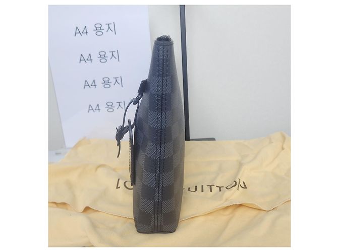 Clutch Louis Vuitton Takeoff Pouch Nero Grigio Marrone - vista 6